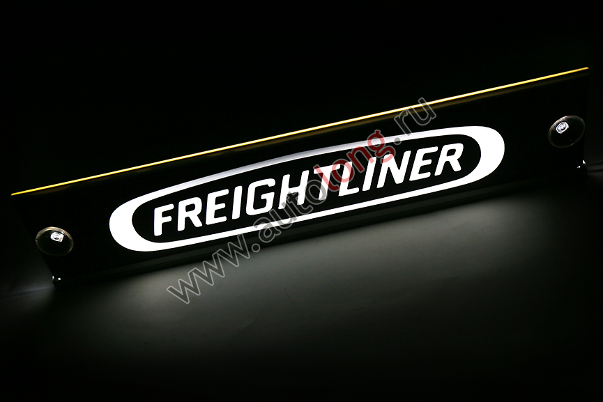 Табличка светящаяся FREIGHTLINER 12V (10х50 см) Табличка светящаяся FREIGHTLINER 12V (10х50 см)