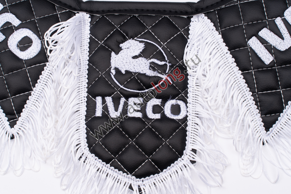 Вымпел Тройной (эко-кожа) вышивка IVECO черный с белой бахромой Вымпел Тройной (эко-кожа) вышивка IVECO черный с белой бахромой