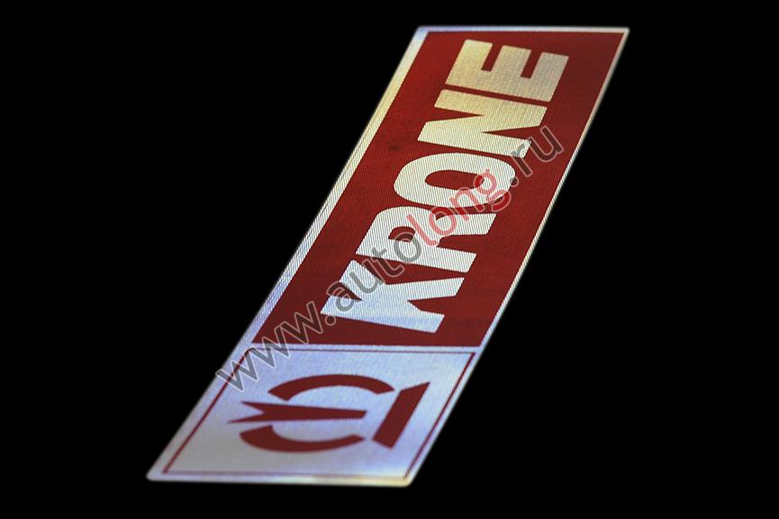 Наклейка светоотражающая с логотипом KRONE левая сторона (Красная)