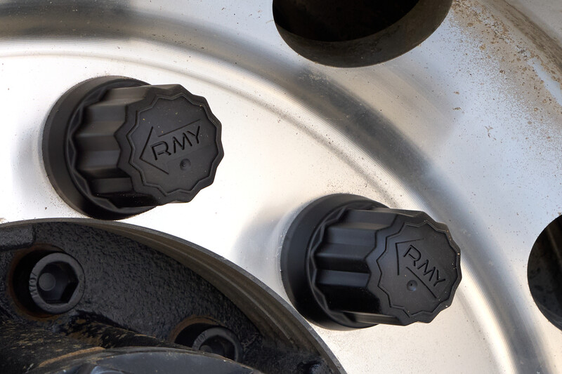 Roomy колпачки установленные на гайки