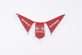 Вымпел Тройной (эко-кожа) вышивка HINO красный с белой бахромой Вымпел Тройной (эко-кожа) вышивка HINO красный с белой бахромой