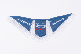 Вымпел Тройной (эко-кожа) вышивка HINO синий с белой бахромой Вымпел Тройной (эко-кожа) вышивка HINO синий с белой бахромой