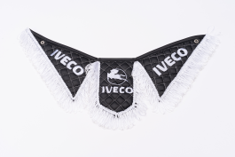 Вымпел Тройной (эко-кожа) вышивка IVECO черный с белой бахромой Вымпел Тройной (эко-кожа) вышивка IVECO черный с белой бахромой