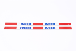 Планка крепления брызговика светоотражающая IVECO 600 мм красно-белая (комплект из 2 шт.) Планка крепления брызговика светоотражающая IVECO 600 мм красно-белая (комплект из 2 шт.)