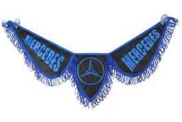 Вымпел тройной MERCEDES из черной эко-кожи с синей бахромой Вымпел тройной MERCEDES из черной эко-кожи с синей бахромой