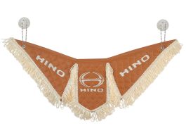 Вымпел автомобильный Тройной HINO (экокожа с вышивкой) фокс кожа и бежевая бахрома (12082) Вымпел автомобильный Тройной HINO (экокожа с вышивкой) фокс кожа и бежевая бахрома (12082)
